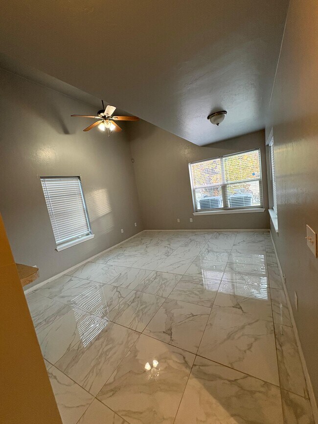 Building Photo - 1217 SW 18th St