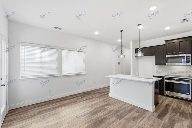 Building Photo - 3100 Trina St