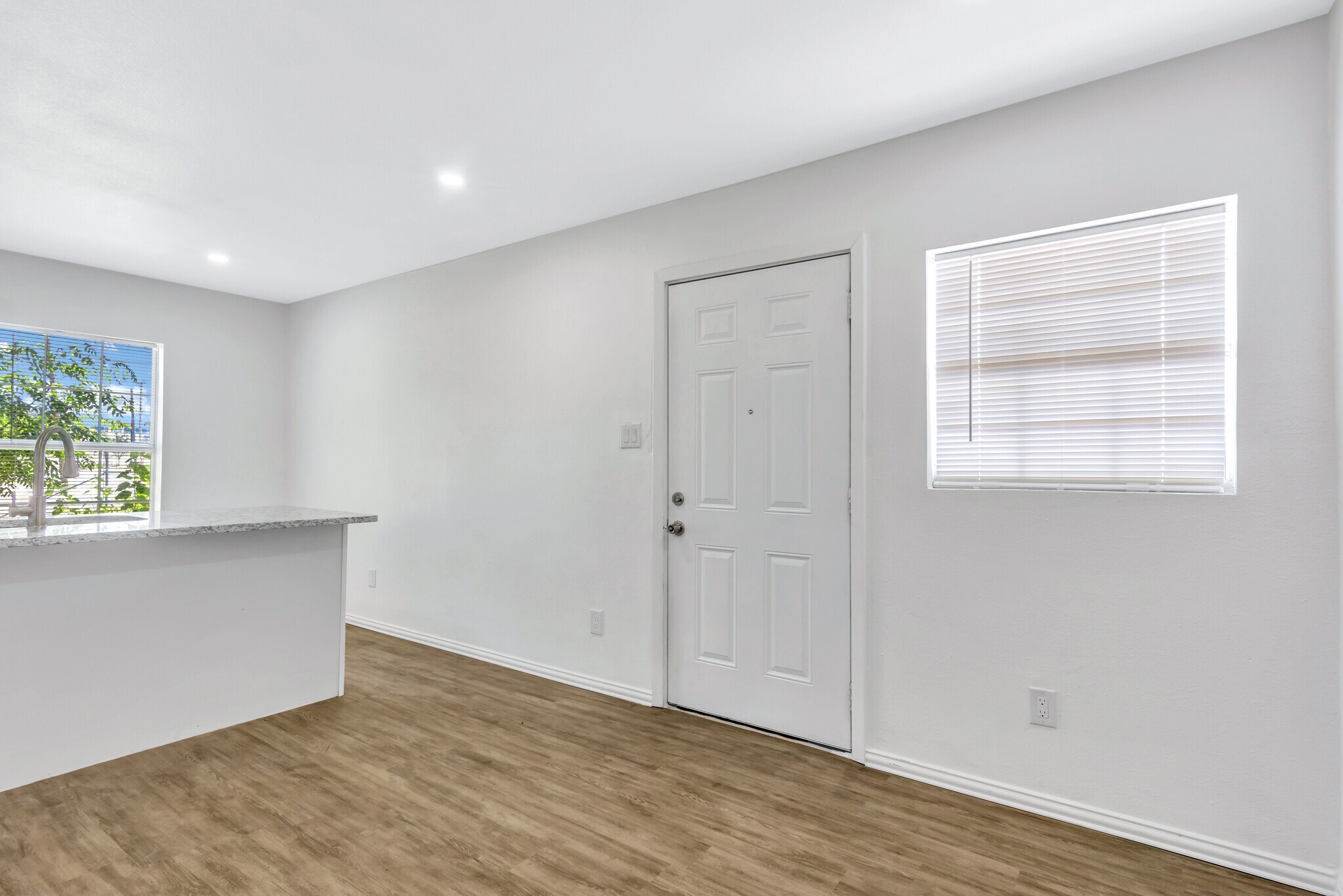 Building Photo - 901 Bessie St