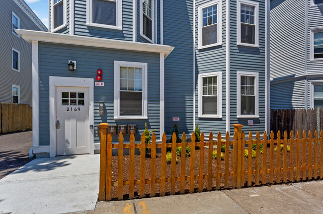 Building Photo - 2149 Dorchester Ave