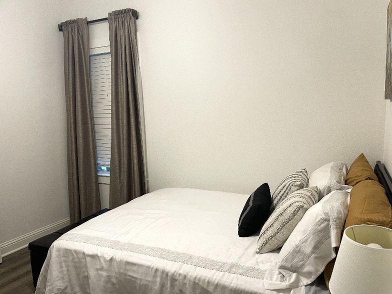 Building Photo - 600 Barnes St