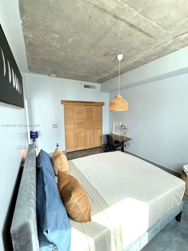 Building Photo - 234 NE 3rd St