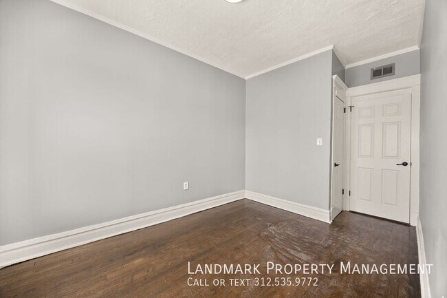 Building Photo - 1843 W 54th St