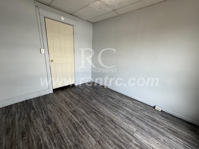 Building Photo - 425-3A Vermilion-N