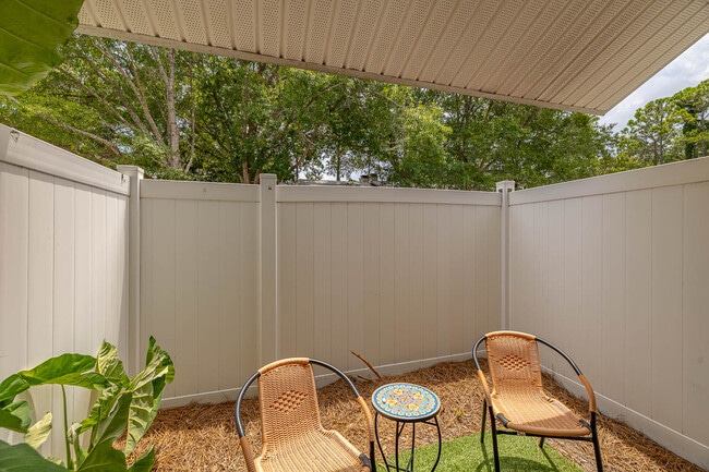 Building Photo - 132 S Island Square Dr