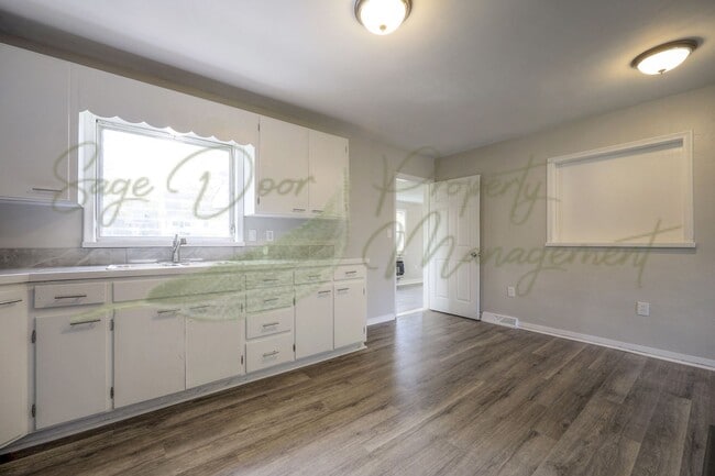 Building Photo - SMALL TOWN LIVING!!!