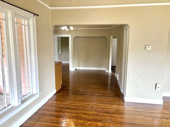 Building Photo - Historic Milwaukie 3 bedroom bungalow with...