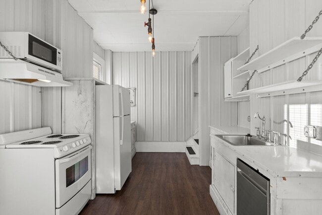 Building Photo - Charming  2BR 1.5Bath South City Home in Prime Dogtown Location