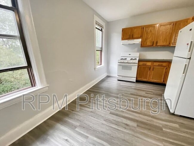 Building Photo - 1806 Rhine St