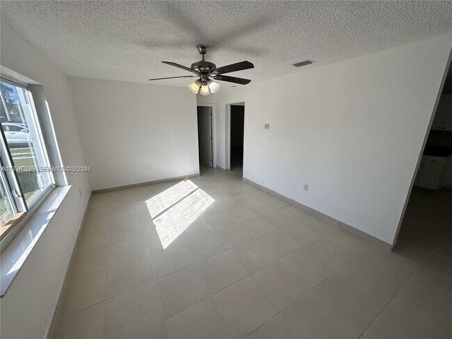 Building Photo - 424 NW 13th St