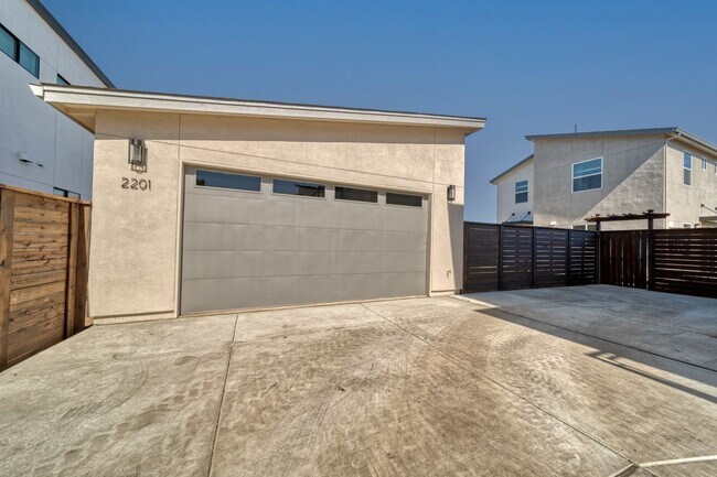 Building Photo - 2221 Tapia Wy