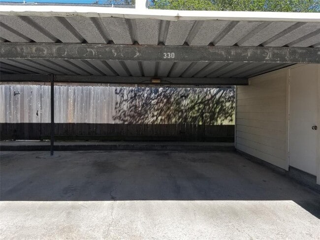 Building Photo - 10320 Longmont Dr