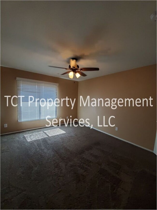 Building Photo - Charming 3 bedroom with HUGE backyard