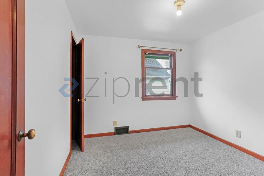 Building Photo - 1920 S Bayview St