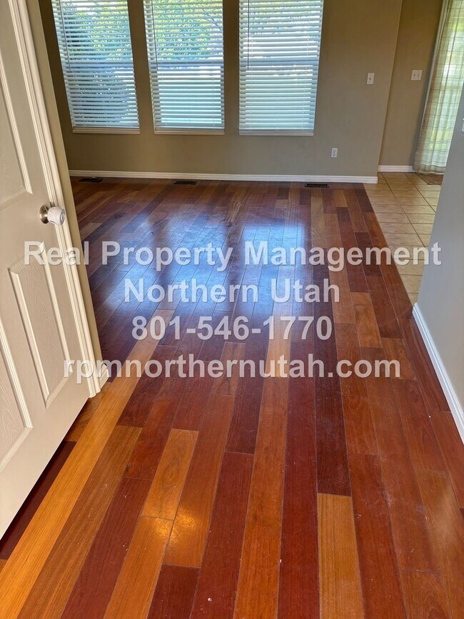 Building Photo - Stunning 4 Bedroom House in Layton Coming ...
