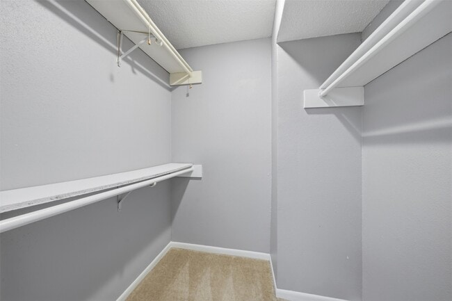 Building Photo - 10855 Meadowglen Ln