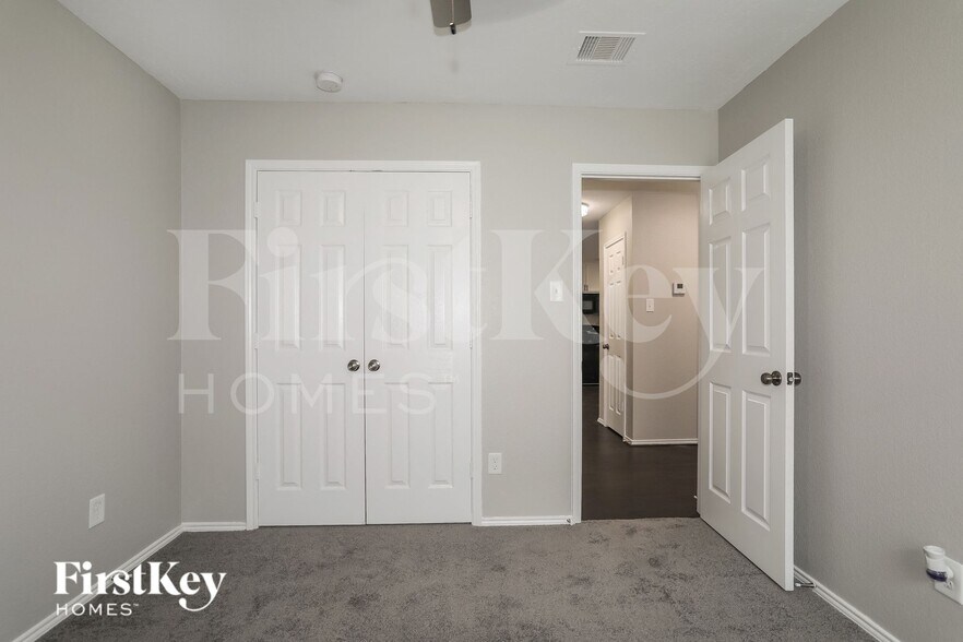 Building Photo - 15406 Boulder Hollow Ln