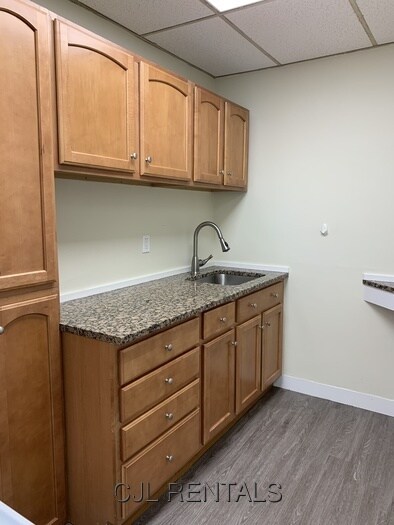 Building Photo - 275 Crescent St