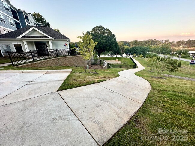 Building Photo - 4455 Reed Crk Dr