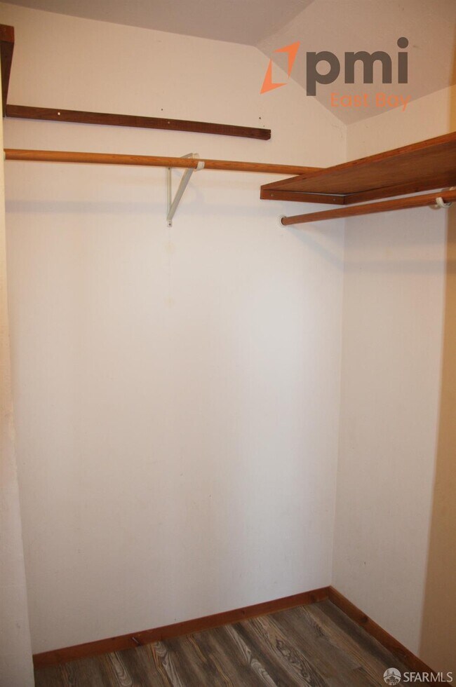 Building Photo - 539 Palms Dr