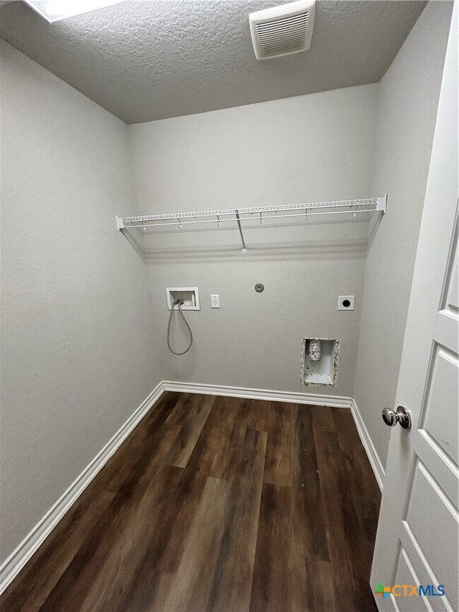 Building Photo - 724 Stonemanor