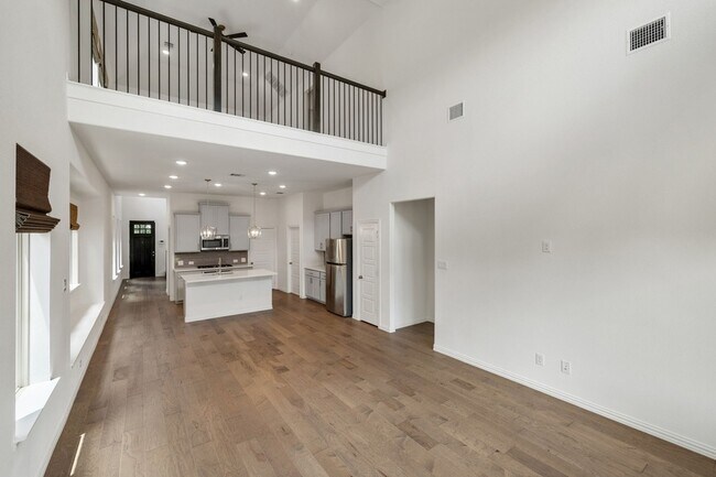 Building Photo - 3100 Greenbriar Dr