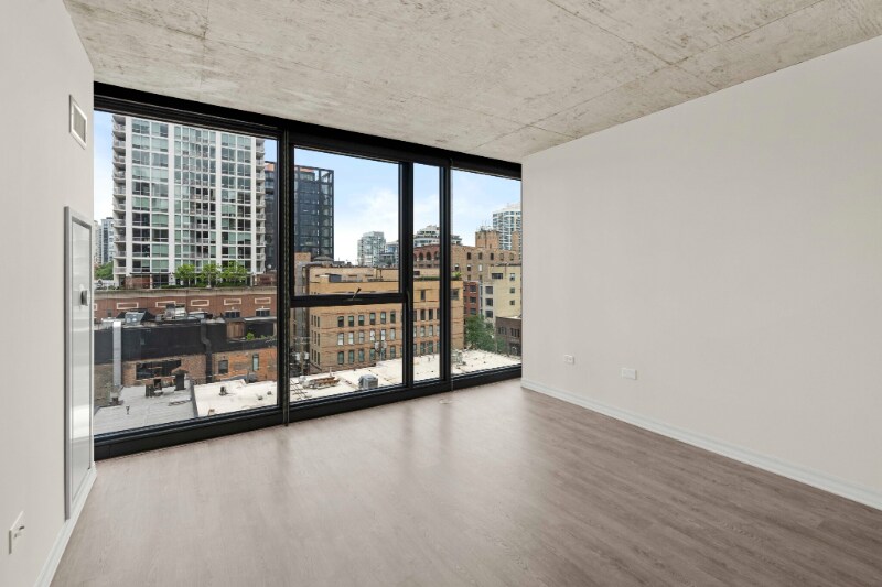 Building Photo - 661 N Wells St