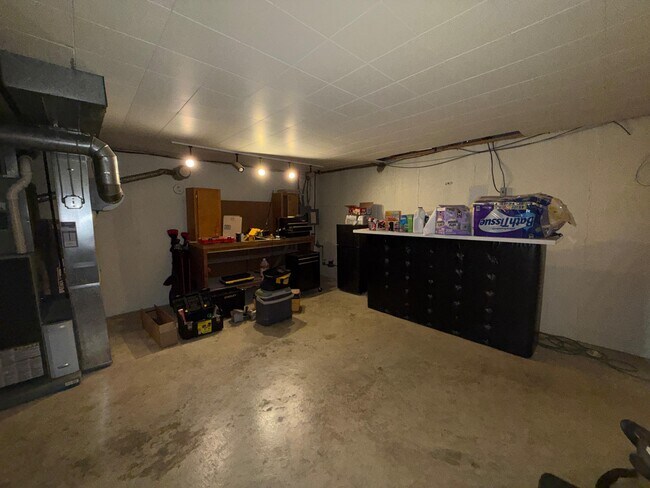 Building Photo - 7147 Bluecrest Dr