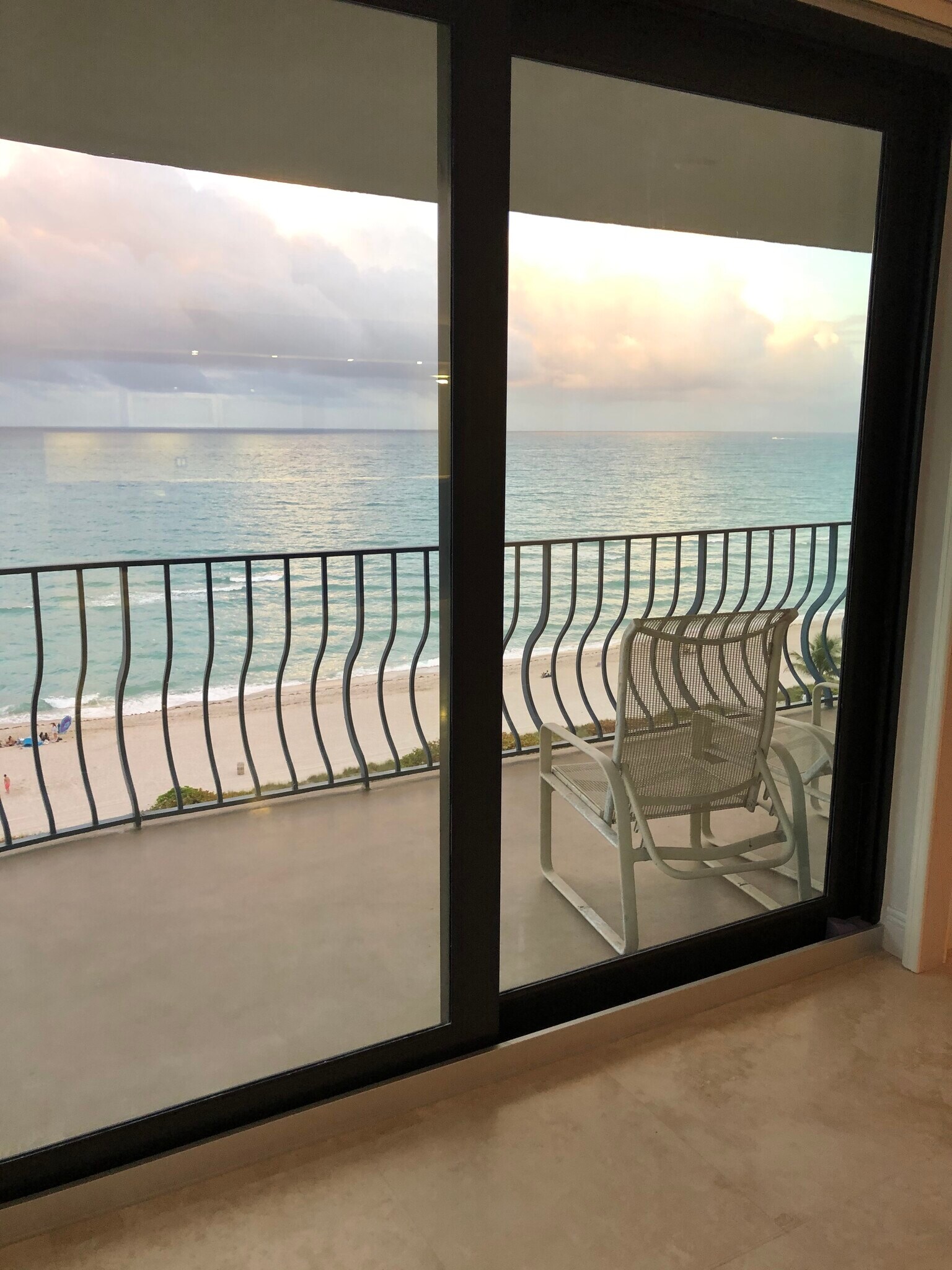 Building Photo - 8877 Collins Ave