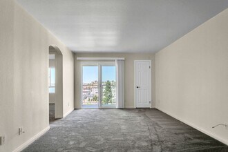 Building Photo - Great 2/1 condo close to SDSU and Colina Del Sol Park!