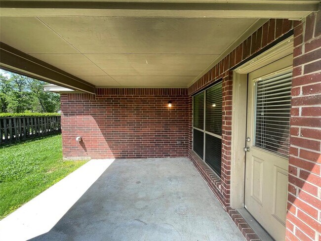 Building Photo - 13429 Raintree Dr