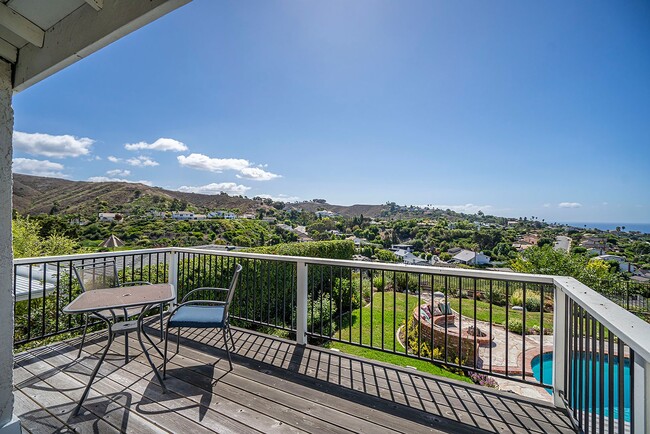 Building Photo - Ocean View Home