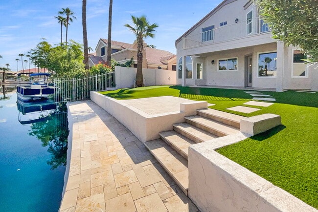 Building Photo - 413 S Lake Mirage Dr