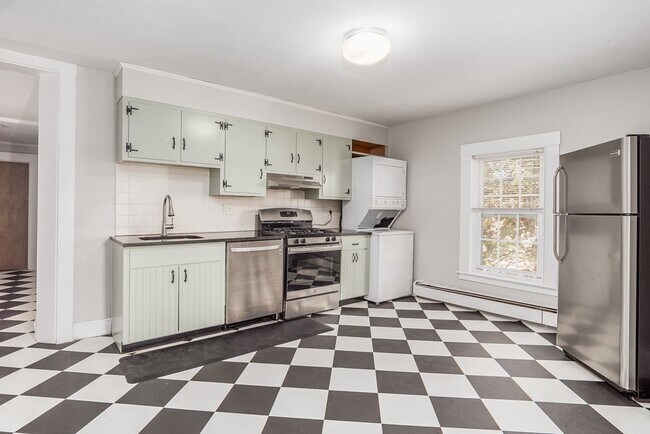 Building Photo - 179 Main St