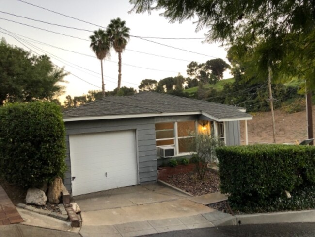 Building Photo - 1100 Vincent Way
