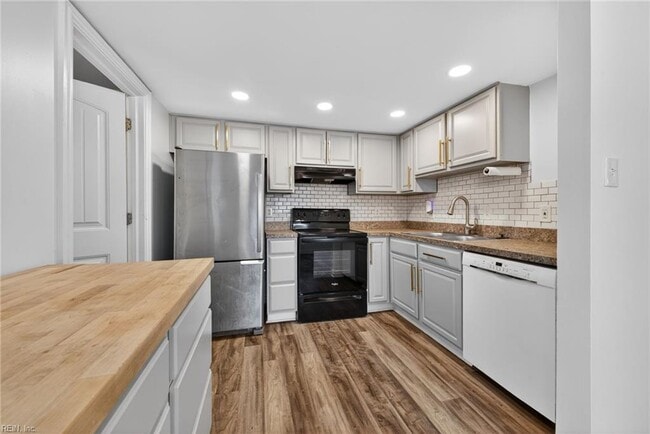 Building Photo - 5676 Weblin Dr