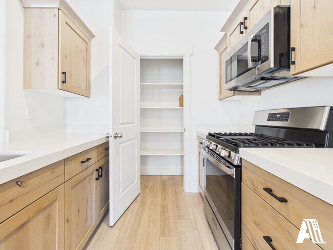 Building Photo - 443 E 650 N