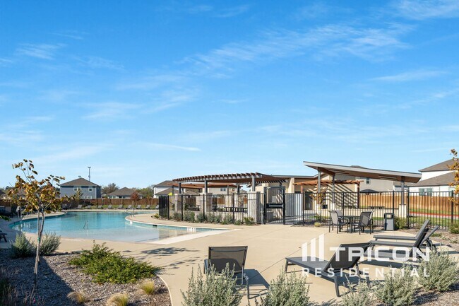 Building Photo - 13626 Paxton Blvd