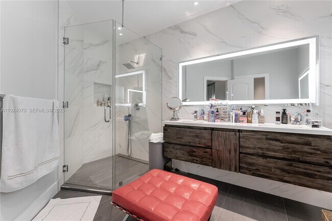 Building Photo - 18460 NE 30th Ave