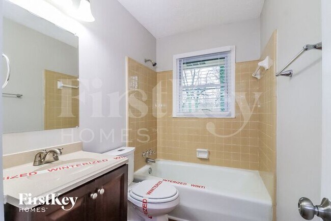 Building Photo - 5721 Crestview Dr
