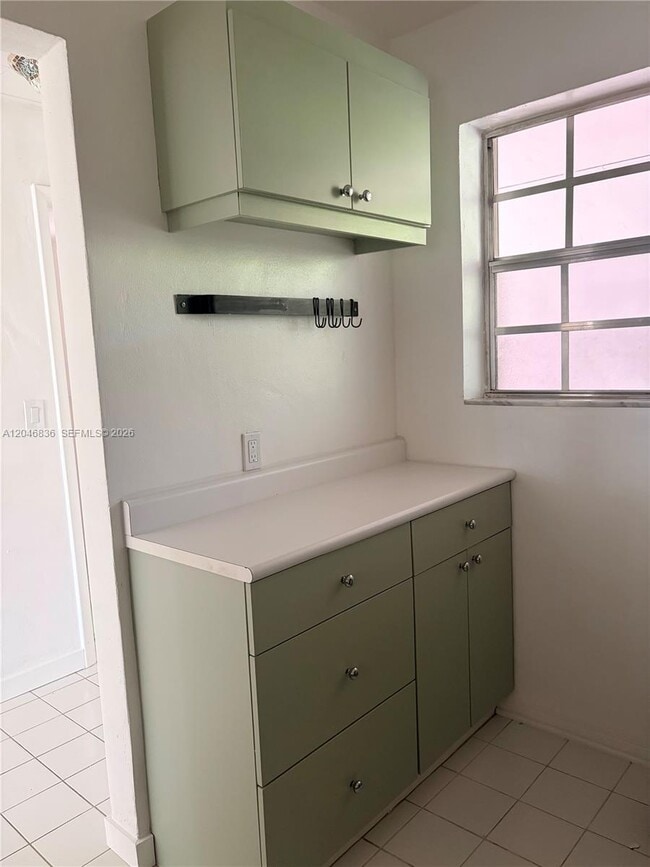 Building Photo - 251 Galen Dr