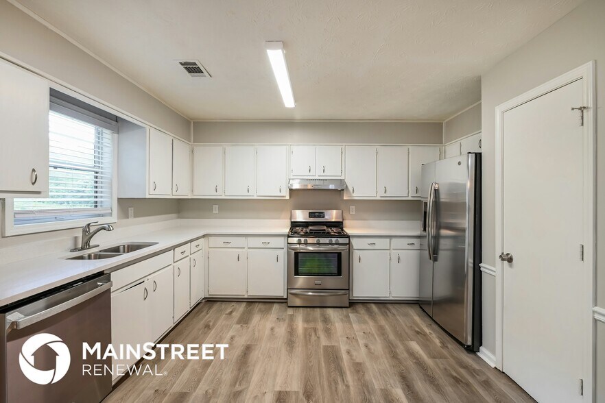 Building Photo - 2807 Cherokee Cove SW