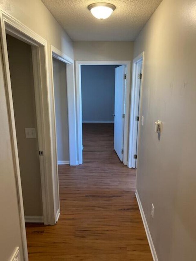 Building Photo - Schuyler_Pinnacle Apts