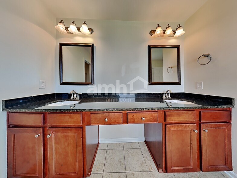 Building Photo - 312 Sanctuary Park Dr