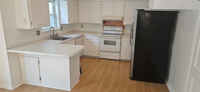 Building Photo - 2117 N Briarwood Ln