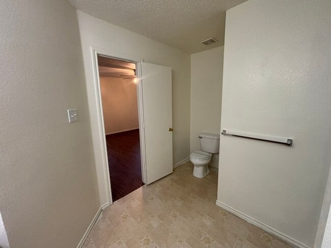 Building Photo - Beautiful Single Story Home in Eagle Mtn Saginaw Area