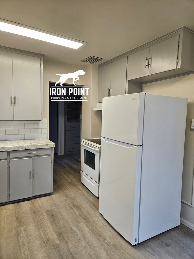 Building Photo - Move-in Special-Renovated 3bed/2bath home w/gas fireplace, garage, near downtown Caldwell.