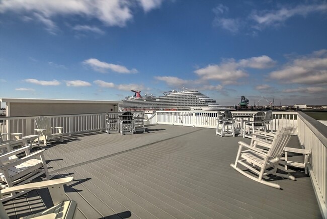 Building Photo - 2206 The Strand