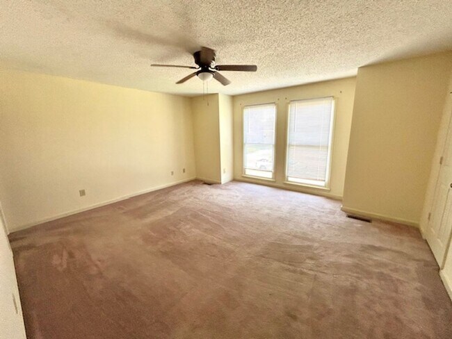 Building Photo - Spacious 2 Bed / 2.5 Bath Home in Madison