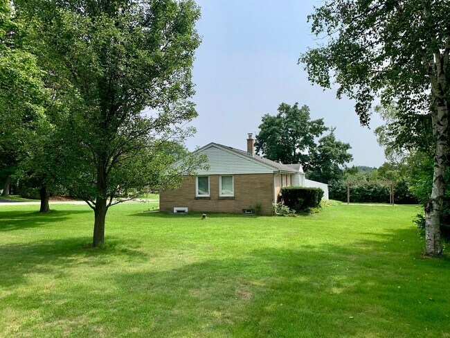 Building Photo - 14865 Pershing Dr